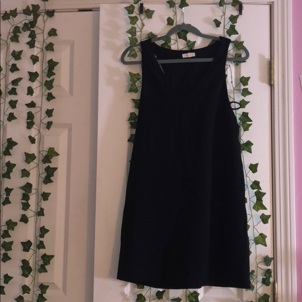 ⭐️2/$20⭐️V Neck Cut Out Little Black Dress